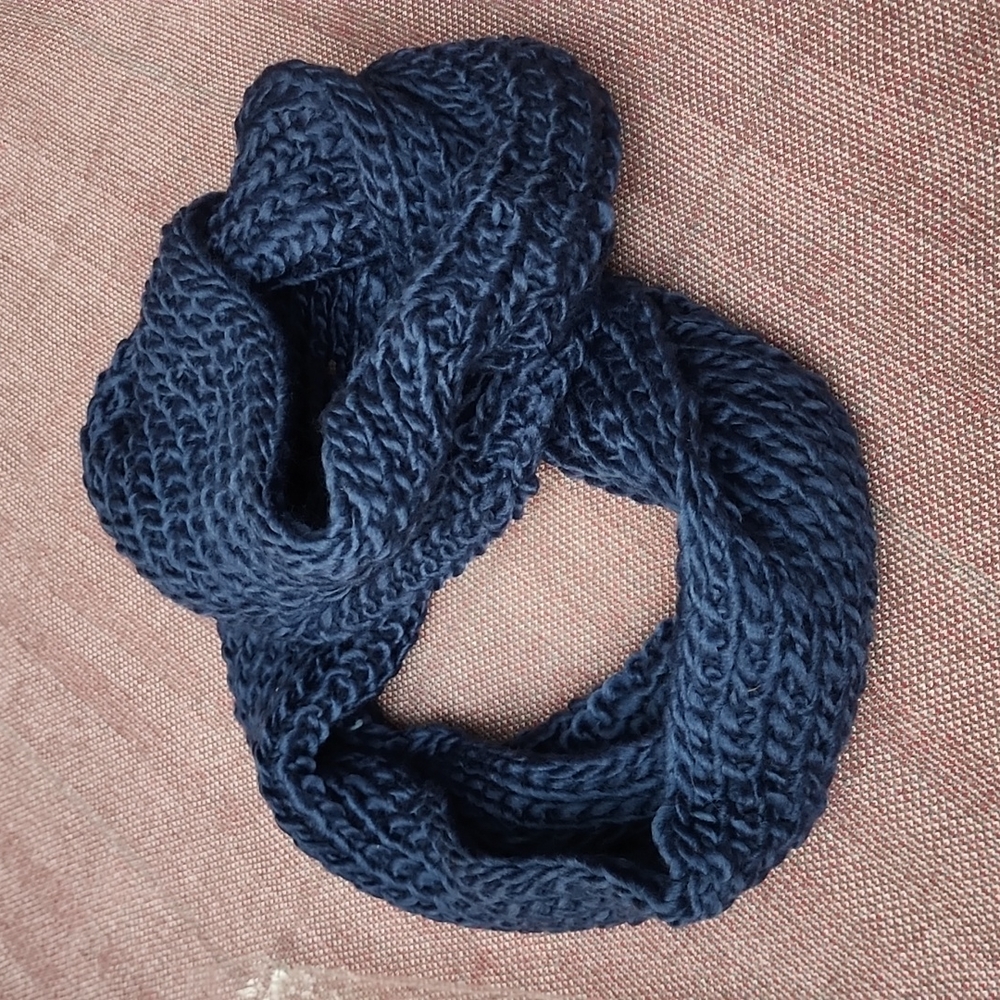 Navy Blue Chunky‎ Knit Cable Infinity Scarf  NWT
